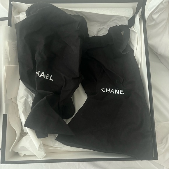 Authentic Chanel Logo Slides Size 38 Gently Used True to Size - Picture 5 of 7